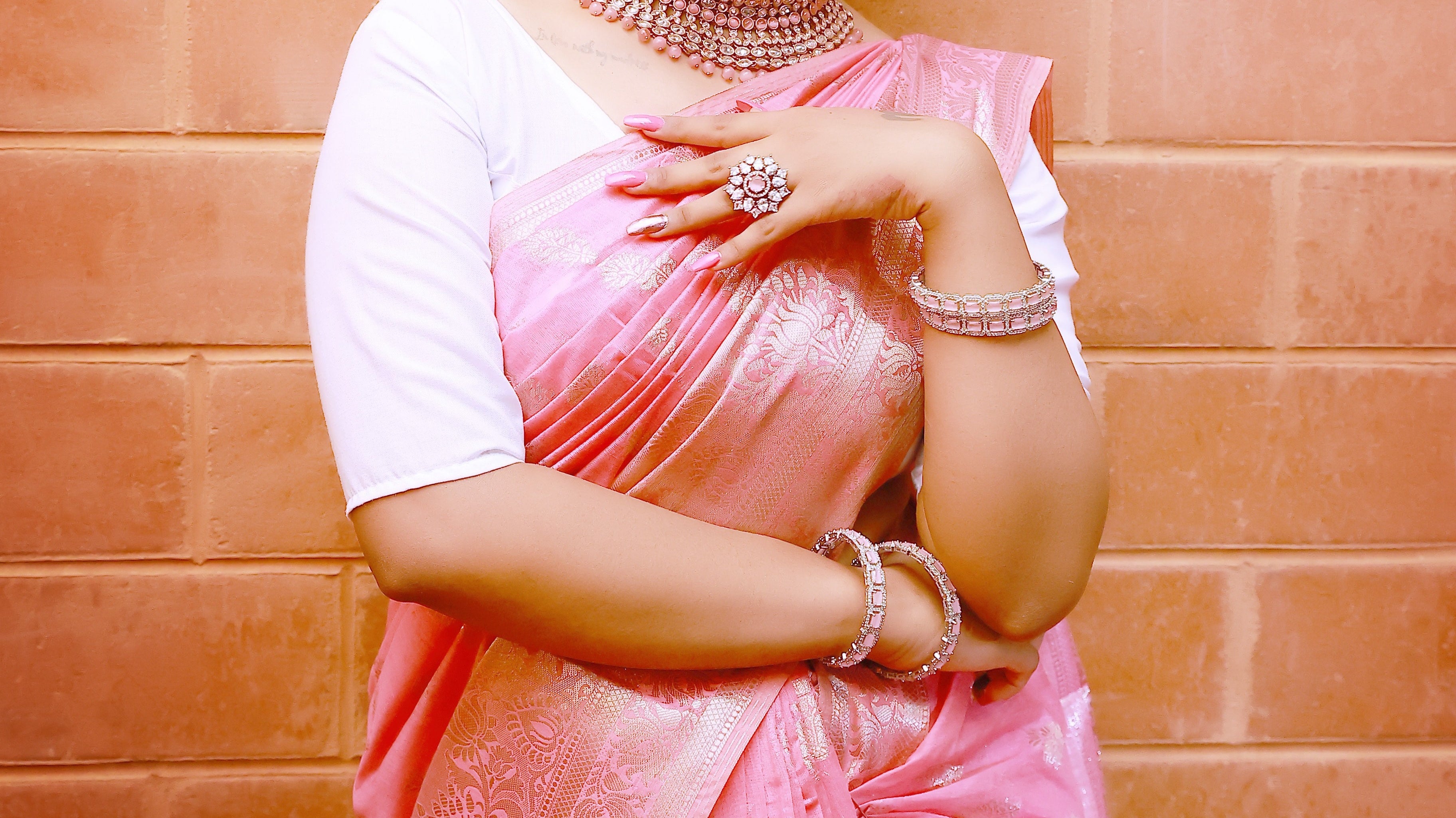 how to wear banarasi saree