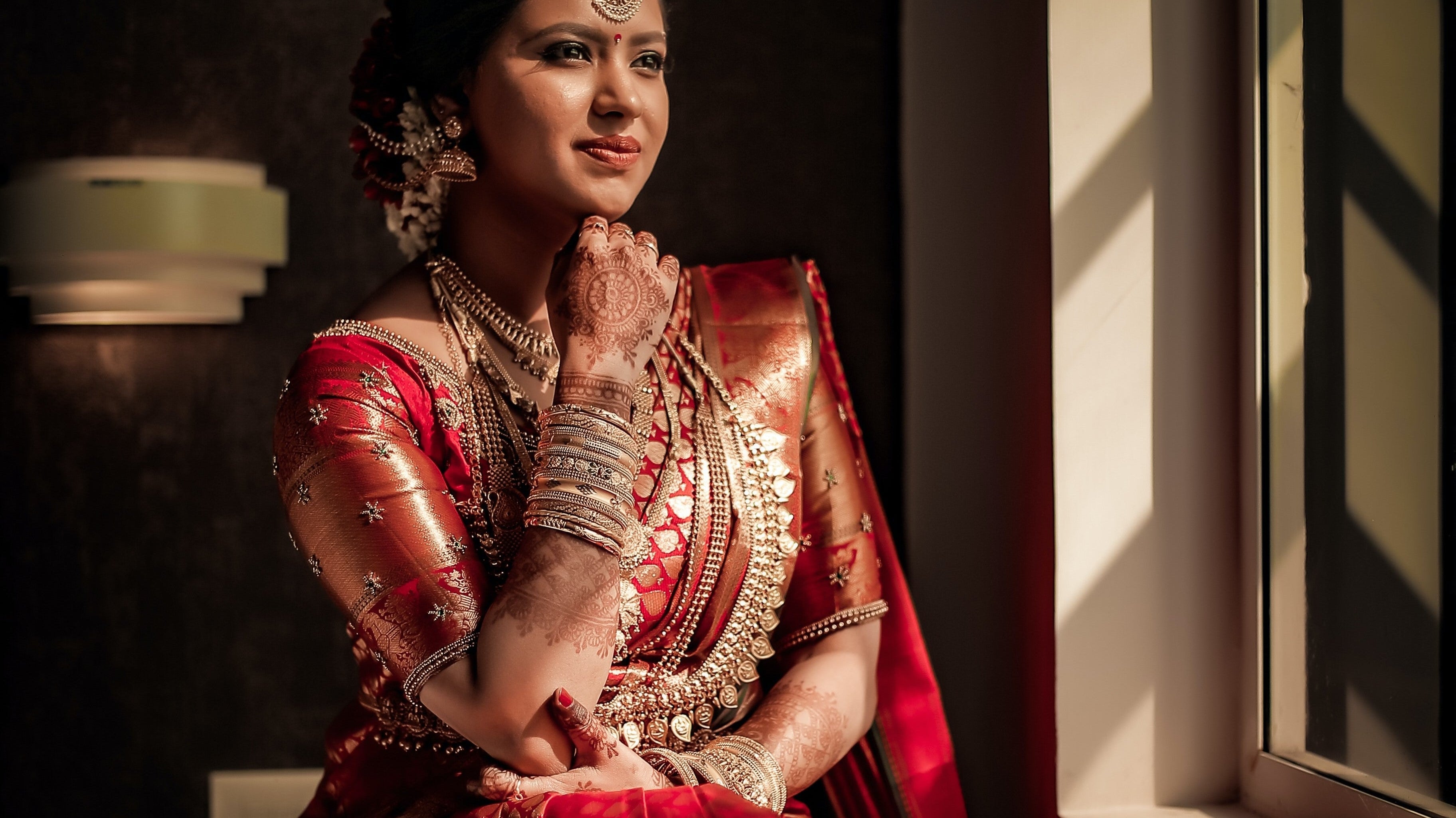 what kind of jewelry to wear with silk sarees