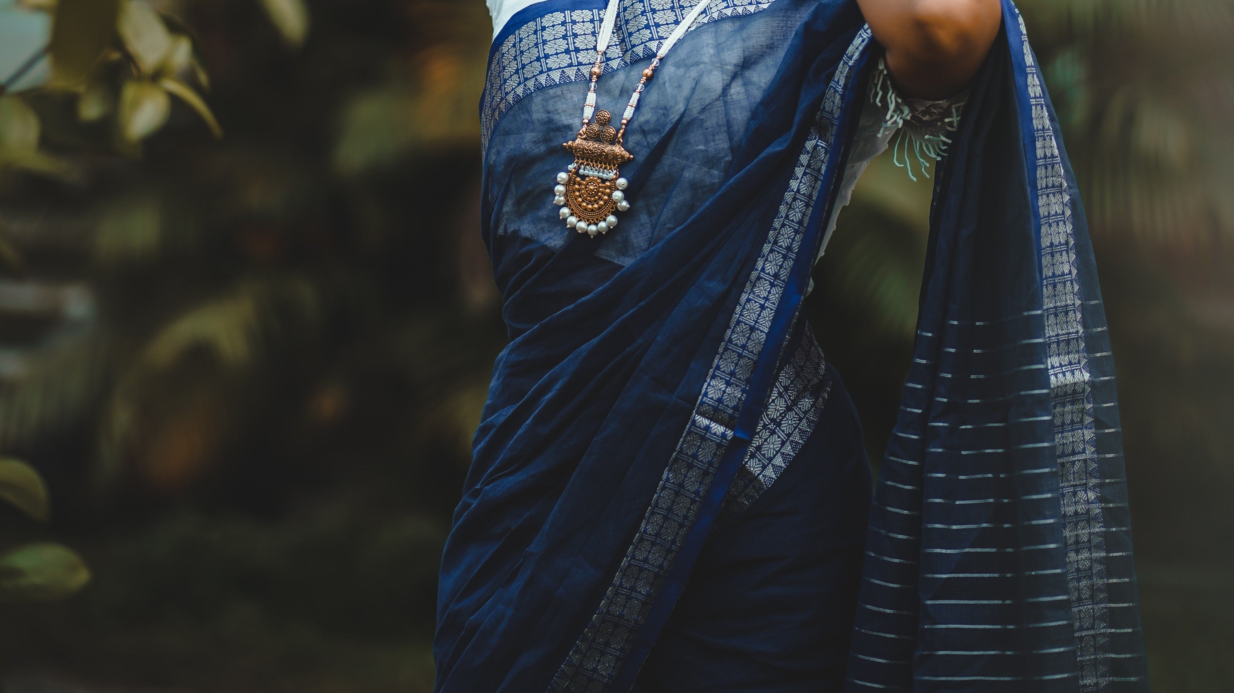 remove oil stain from silk saree