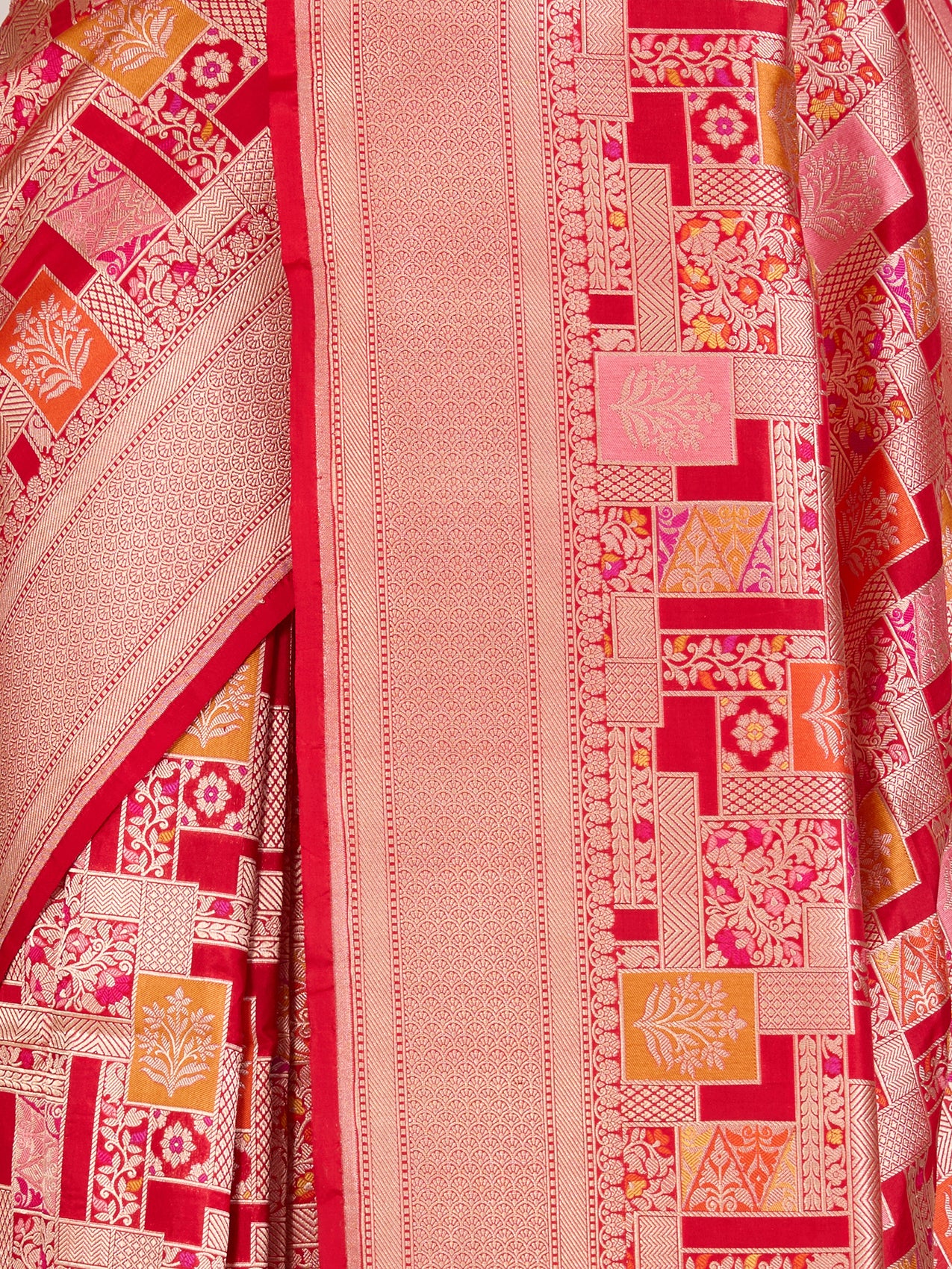 Red Pure Banarasi Brocade Silk Saree with Meenakari & Gold Zari Border - detail